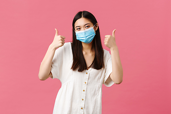 포토 JPG 해외이미지 여자 마스크 한명 동양인 상반신 성인 최고 성인여자한명만 분홍색배경 해외포토 1 분홍색 백그라운드 사람 인종 여자한명만 성인여자만 파일형식 이미지허브