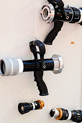 포토 JPG 해외이미지 디자인 산업 선 부분 공장 실내 사람없음 빛 반사 금속 힘 기계 에너지 나사 바 닫기 제조 상품 플라스틱 천 철 전시회 묘사 롤러 엔진 정비공 공학 모터 철강 힘찬 탄소 해외포토 교육 컨셉 공업 모션 재질 내부 전시 공구 직물 기술자 파일형식 이미지허브