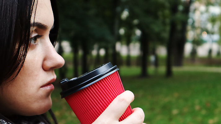 포토 JPG 해외이미지 백인 라이프스타일 손 공원 여자 행복 종이 커피 음료 백그라운드 자연 아침 거리 갈색머리 한명 사람 성인 야외 컵 태양 뷰티 유행 맑음 목도리 잡기 도시 뜨거움 일회용 테이크아웃 카푸치노 카페인 해외포토 주간 자연요소 서양인 1 헤어스타일 식기 잡화 공공시설 감정 모션 날씨 생활 신체부위 생태계 파일형식 이미지허브