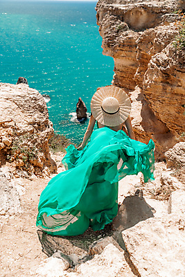 포토 JPG 해외이미지 주간 전신 드레스 여자 여유 바다 여행 바람 휴식 한명 서기 성인 야외 뒷모습 여름휴가 바캉스 밀짚모자 혼자 성인여자한명만 혼행 흩날리기 혼여족 해외포토 자연요소 모자_잡화 1 라이프스타일 옷 감정 뷰포인트 컨셉 모션 날씨 휴가 사람 신조어 약어 여자한명만 성인여자만 파일형식 여름_계절 이미지허브