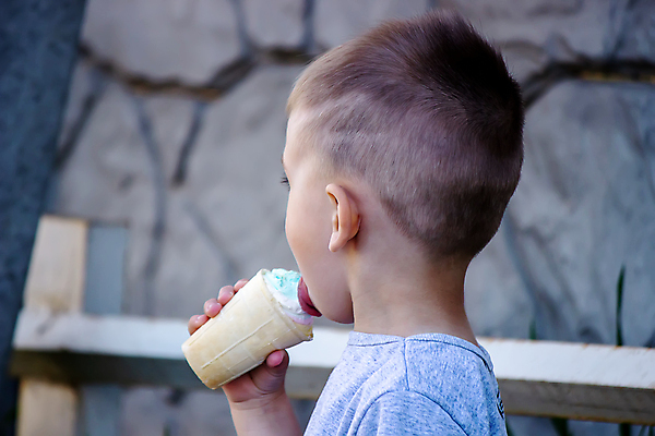 포토 JPG 해외이미지 백인 라이프스타일 여자 남자 행복 얼굴 어린이 음식 백그라운드 자연 아이스크림 디저트 사람 소년 사람없음 뷰티 얼음 기쁨 추위 흰색 달콤 맛 먹기 크림 원뿔 와플 걸음마 맛있는 해외포토 자연요소 도형 서양인 감정 컬러 컨셉 모션 생활 신체부위 생태계 파일형식 이미지허브