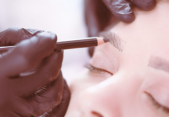 포토 JPG 해외이미지 백인 손 여자 얼굴 실내 한명 들기 근접촬영 성인 앞모습 신체부위 연필 눈감음 잡기 그리기 눈썹 눈썹문신 아이펜슬 성인여자한명만 해외포토 서양인 1 뷰포인트 모션 학용품 사람 내부 필기구 문신 여자한명만 성인여자만 파일형식 이미지허브