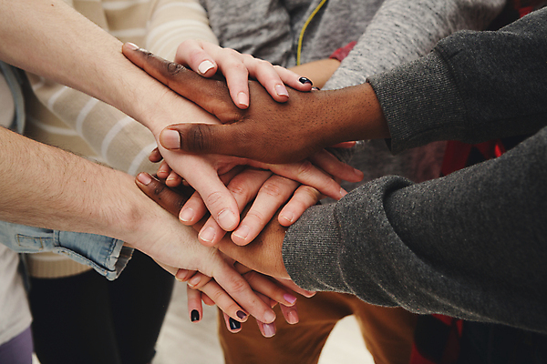 포토 JPG 해외이미지 손 비즈니스 협력 함께함 실내 신체부위 쌓기 동료 손모으기 겹침 해외포토 컨셉 관계 모션 사람 손짓 내부 파일형식 이미지허브