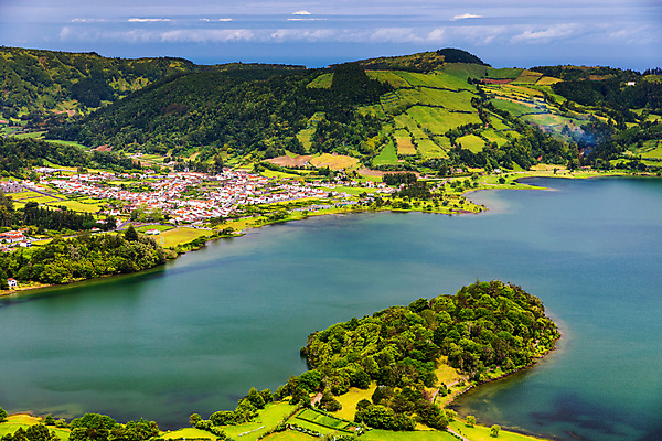 포토 JPG 해외이미지 주간 호수 자연 하늘 사람없음 야외 마을 포르투갈 항공촬영 해외포토 자연요소 유럽 뷰포인트 생태계 파일형식 이미지허브