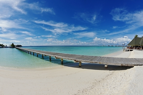 포토 JPG 해외이미지 주간 구름 하늘 해변 사람없음 야외 여름 여름풍경 휴양지 나무다리 해외포토 자연요소 계절 바다 풍경 장소 다리_건축물 파일형식 여름_계절 이미지허브