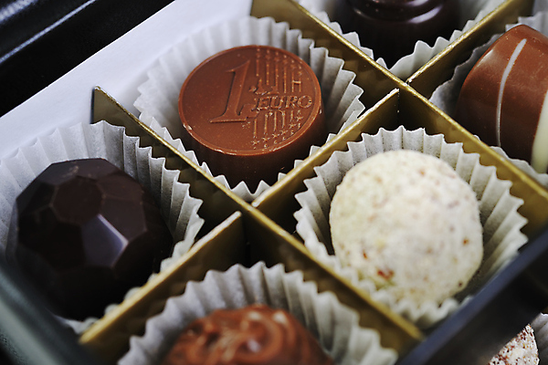 포토 JPG 해외이미지 디저트 근접촬영 사람없음 상자 초콜릿 달콤 프랄린 해외포토 음식 뷰포인트 맛 파일형식 이미지허브