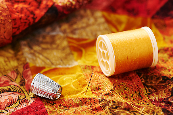 포토 JPG 해외이미지 조각 패턴 오렌지 장신구 취미 사람없음 가로 장비 공구 직물 면 업무 화려 실 바느질 질감 다이아몬드 마름모 골무 퀼트 핸드메이드 해외포토 도형 컨셉 무늬 과일 도구 작업 보석 파일형식 이미지허브