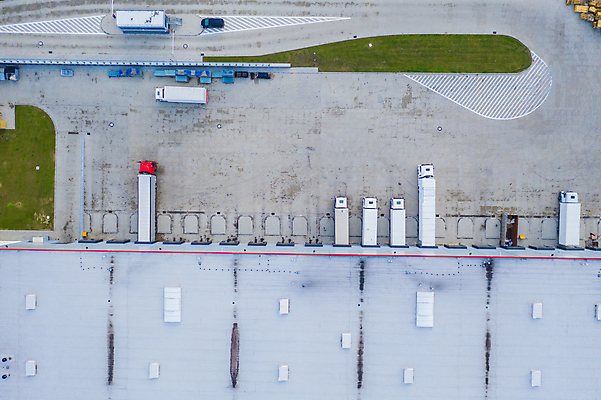 포토 JPG 해외이미지 유럽 산업 도로 비즈니스 공장 교통시설 자동차 독일 안테나 사람없음 화물 상품 컨테이너 창고 시설 상업 수납 짐차 무거움 트레일러 물류 폴란드 드론 분배 수입 조감도 해외포토 나라 길 육상교통 교통 통신 공업 운송업 무게 파일형식 이미지허브