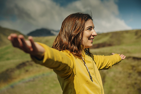 포토 JPG 해외이미지 라이프스타일 행복 무기 스포츠 여행 겨울 자연 하늘 성공 휴가 휴식 산 기념 건강 아이슬란드 한명 사람 풍경 야외 노란색 평화 희망 트래킹 기쁨 하이킹 자유 가을 명상 오르기 무료 해외포토 1 계절 감정 유럽 컬러 컨셉 모션 레저 생활 생태계 파일형식 이미지허브