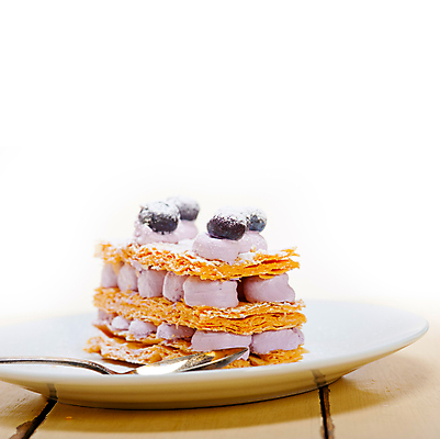 포토 JPG 해외이미지 접시 디저트 실내 사람없음 흰배경 블루베리 밀푀유 해외포토 식기 음식 백그라운드 과일 내부 흰색 파일형식 이미지허브