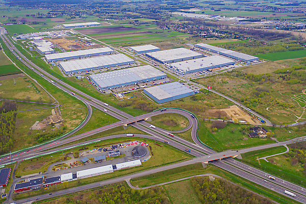 포토 JPG 해외이미지 공원 산업 도로 비즈니스 교통시설 자동차 안테나 사람없음 건물 트럭 화물 도시 센터 역 상품 정상 주식 컨테이너 창고 상업 머리위 지역 트랙터 수납 짐차 무거움 트레일러 물류 슈퍼마켓 드론 분배 수입 터미널 해외포토 건축물 공공시설 길 육상교통 교통 통신 금융 상점 운송업 무게 농기계 시설 특수차량 파일형식 이미지허브