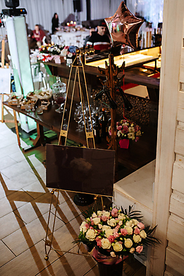 포토 JPG 해외이미지 서기 이벤트 사람없음 식당 만남 흰색 사인 청동 해외포토 컬러 컨셉 모션 상점 파일형식 이미지허브