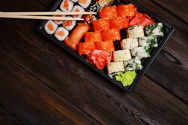 포토 JPG 해외이미지 젓가락 사람없음 하이앵글 롤스시 일본음식 해외포토 음식 뷰포인트 수저 초밥 파일형식 이미지허브