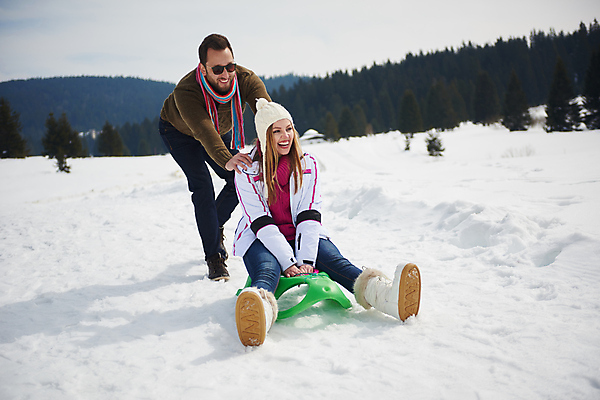 포토 JPG 해외이미지 라이프스타일 커플 공원 여자 남자 행복 여행 겨울 휴가 산 함께함 사랑 사람 성인 야외 두명 걷기 맑음 기쁨 추위 승차 썰매 썰매타기 성인만 해외포토 계절 공공시설 감정 컨셉 관계 모션 날씨 생활 전통놀이 파일형식 이미지허브