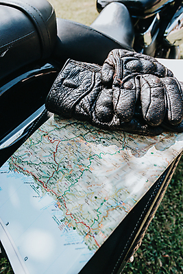 포토 JPG 해외이미지 라이프스타일 장갑 교통시설 휴식 고글 한명 안전 사람 앉기 성인 취미 가로 세명 빛 선글라스 햇빛 미국 힘 기계 재킷 오토바이 잡기 자신감 기다림 승차 헬멧 가죽 비만 명상 준비 각도 위치 팔 무거움 모터 세련 해외포토 1 잡화 감정 안경 교통 컨셉 북아메리카 모션 생활 신체부위 태양 바이크 외투 무게 보호장비 몸매 시설 파일형식 이미지허브