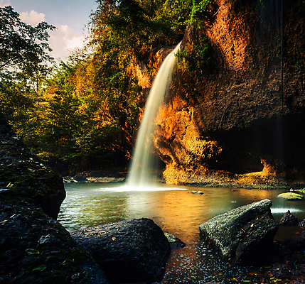 포토 JPG 해외이미지 주간 사람없음 야외 강 계곡 절벽 폭포 해외포토 자연요소 자연 파일형식 이미지허브