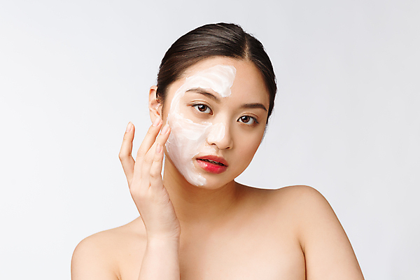 포토 JPG 해외이미지 여자 한명 동양인 상반신 성인 앞모습 뷰티 바르기 팩 성인여자한명만 해외202309 해외포토 1 뷰포인트 모션 사람 인종 화장품 여자한명만 성인여자만 파일형식 이미지허브