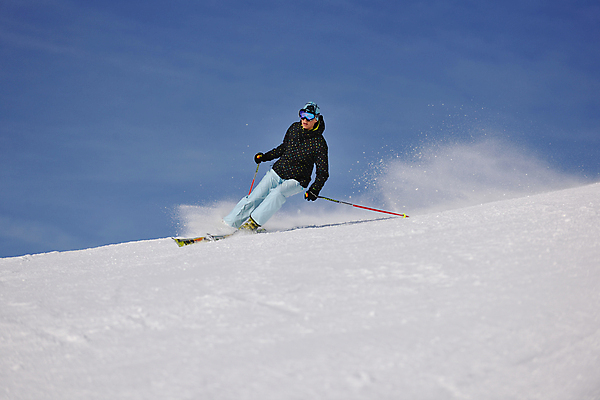 포토 JPG 해외이미지 주간 전신 남자 겨울 스키 겨울스포츠 한명 성인 야외 앞모습 스키복 눈보라 성인남자한명만 스키타기 내려오기 해외포토 자연요소 1 옷 계절 스포츠 뷰포인트 모션 눈_날씨 사람 남자한명만 성인남자만 파일형식 이미지허브