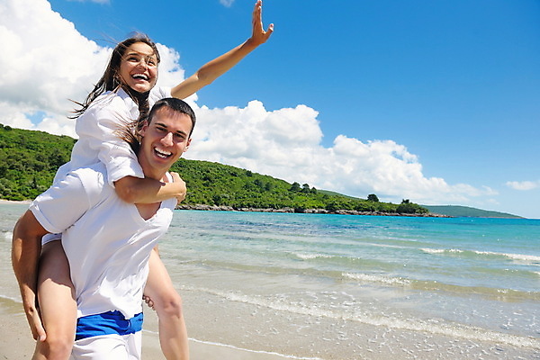포토 JPG 해외이미지 주간 부부 커플 여자 남자 하늘 함께함 웃음 상반신 성인 해변 야외 두명 옆모습 여름휴가 바캉스 손들기 맑음 신혼여행 즐거움 업기 성인만 해외포토 자연요소 감정 바다 뷰포인트 결혼 컨셉 관계 모션 날씨 휴가 표정 사람 파일형식 여름_계절 이미지허브