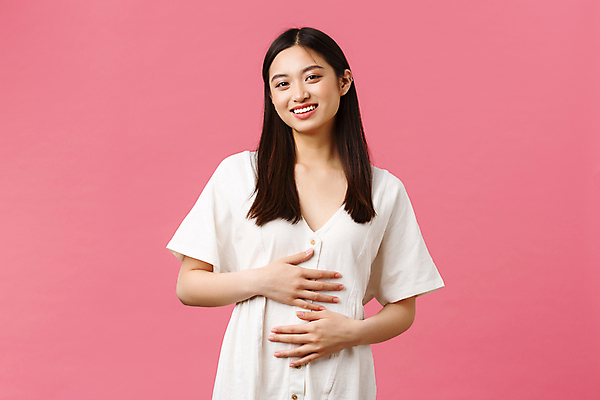 포토 JPG 해외이미지 여자 행복 한명 동양인 상반신 성인 만족 감싸기 성인여자한명만 분홍색배경 해외포토 1 감정 분홍색 백그라운드 모션 사람 인종 여자한명만 성인여자만 파일형식 이미지허브