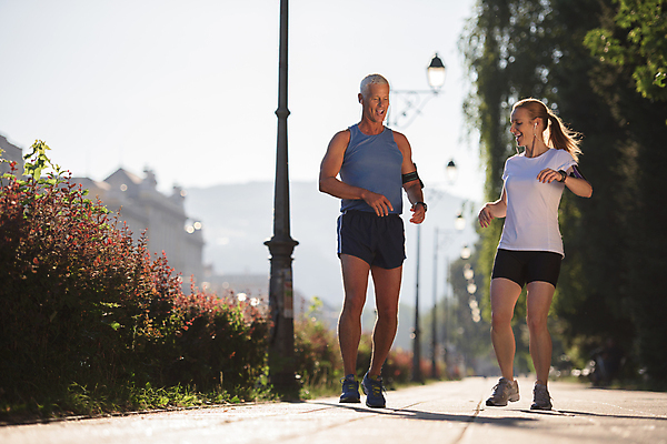 포토 JPG 해외이미지 전신 서양인 라이프스타일 여자 남자 행복 성인 야외 두명 달리기 조깅 마라톤 달리기선수 성인만 해외포토 외국인 감정 모션 사람 경기 생활 운동 육상스포츠 육상선수 파일형식 이미지허브
