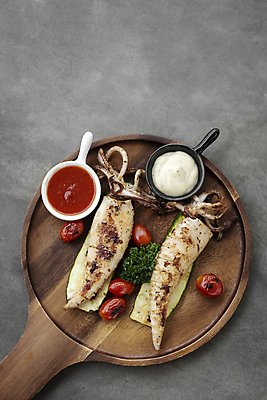 포토 JPG 해외이미지 요리 사람없음 하이앵글 식사 해물요리 해산물 오징어 나무그릇 스페인요리 스페인음식 해외포토 그릇 음식 뷰포인트 연체동물 서양음식 목재 수중동물 스페인 파일형식 이미지허브