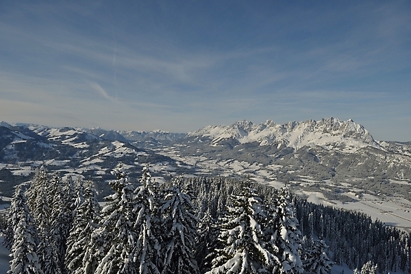 포토 JPG 해외이미지 주간 겨울 하늘 사람없음 야외 눈 겨울풍경 경관 설산 눈덮임 해외포토 자연요소 계절 컨셉 날씨 산 풍경 파일형식 이미지허브