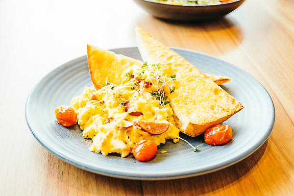 포토 JPG 해외이미지 전통 접시 음식 빵 백그라운드 탁자 아침 건강 요리 사람없음 계란 식사 튀김 흰색 신선 아침식사 토스트 베이컨 점심식사 스크램블 맛있는 해외포토 주간 식기 컬러 가구 돼지고기 알 계란요리 파일형식 이미지허브