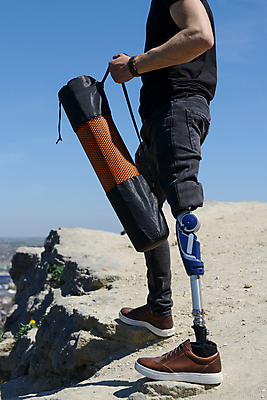 포토 JPG 해외이미지 1 라이프스타일 남자 행복 스포츠 여행 자연 산 건강 사람 사람없음 야외 여름 걷기 검은색 매트 장애인 무릎 장애 방수 보철 양발 인공 자극 해외포토 계절 감정 컬러 모션 생활 신체부위 생태계 파일형식 이미지허브
