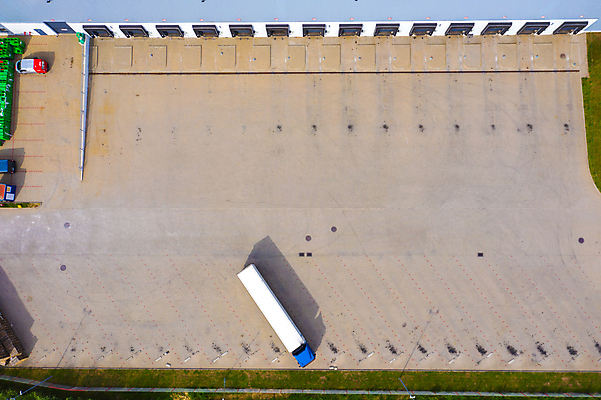 포토 JPG 해외이미지 공원 산업 도로 비즈니스 교통시설 자동차 안테나 사람없음 건물 트럭 화물 도시 센터 상품 정상 주식 컨테이너 창고 상업 머리위 지역 트랙터 수납 짐차 무거움 트레일러 물류 슈퍼마켓 드론 분배 수입 터미널 해외포토 건축물 공공시설 길 육상교통 교통 통신 금융 상점 운송업 무게 농기계 시설 특수차량 파일형식 이미지허브