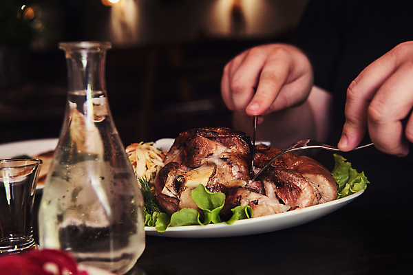 포토 JPG 해외이미지 손 실내 돼지고기 신체부위 잡기 자르기 해외포토 모션 육류 사람 내부 파일형식 이미지허브