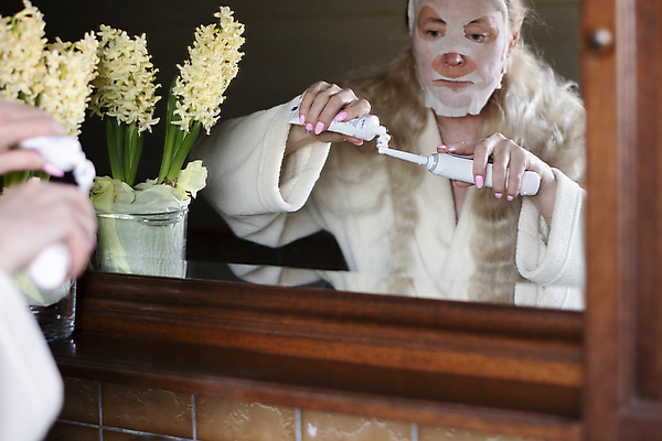 포토 JPG 해외이미지 백인 라이프스타일 여자 중년 백그라운드 아침 주택 실내 건강 가면 한명 미소 사람 성인 일상 뷰티 임산부 욕실 아기 신선 붓 목욕가운 입 구멍 치아 속도 반죽 주말 돌봄 위생관리 해외포토 주간 서양인 1 모션 표정 관리 내부 건물 라이프 생활 신체부위 임신 가운 소화기관 파일형식 이미지허브