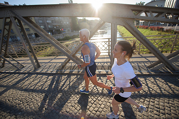 포토 JPG 해외이미지 전신 서양인 라이프스타일 커플 여자 남자 행복 아침 함께함 미소 성인 야외 두명 달리기 조깅 마라톤 달리기선수 성인만 해외포토 주간 외국인 감정 컨셉 관계 모션 표정 사람 경기 생활 운동 육상스포츠 육상선수 파일형식 이미지허브