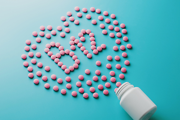 포토 JPG 해외이미지 모양 캐릭터 알파벳 음식 분홍색 백그라운드 컨셉 포장 자연 바닥 건강 사람없음 목재 치료 알약 약 라벨 쌓기 공백 흰색 오픈 원형 플라스틱 편지 약국 B 먹기 서식 패키지 조제 보충 돌봄 복용 캡모자 맛있는 해외포토 도형 나무 모자_잡화 영어 컬러 재료 의학 모션 재질 프레임 생태계 만들기 파일형식 이미지허브