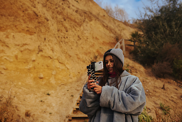 포토 JPG 해외이미지 모래 바다 여행 백그라운드 휴가 휴식 한명 사람 성인 물 여름 스마트폰 핸드폰 태양 여행객 스크린 흰색 전화기 스마트 해외포토 자연요소 1 계절 컬러 컨셉 전자제품 스마트기기 파일형식 이미지허브