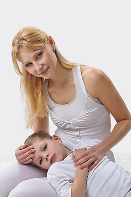 포토 JPG 해외이미지 백인 라이프스타일 여자 행복 아들 어린이 스포츠 2 신체 요가 가족 엄마 휴식 주택 함께함 실내 건강 사랑 웃음 사람 앉기 소년 성인 두명 금발 운동 침묵 기쁨 에너지 매트 흰색 아기 잠 해외포토 서양인 헤어스타일 웰빙 남자 감정 컬러 컨셉 관계 모션 표정 내부 건물 생활 소리 파일형식 이미지허브