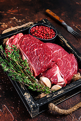 포토 JPG 해외이미지 음식 백그라운드 탁자 육류 스테이크 요리 비프스테이크 사람없음 목재 빨간색 검은색 저녁식사 어둠 소고기 신선 그릴 바비큐 자르기 준비 날것 롤 대리석 소금 후추 로즈메리 갈비뼈 덩어리 단백질 등심 생식 정육점 해외포토 나무 컬러 가구 식재료 재료 모션 주방용품 뼈 서양음식 상점 식사 허브 향신료 영양소 파일형식 이미지허브