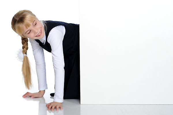 포토 JPG 해외이미지 서양인 응시 여자 어린이 엎드리기 백그라운드 한명 상반신 옆모습 사각형 집중 보여주기 주목 소녀한명만 카피스페이스 해외포토 도형 외국인 1 시선 뷰포인트 컨셉 모션 사람 공백 여자한명만 소녀만 파일형식 이미지허브