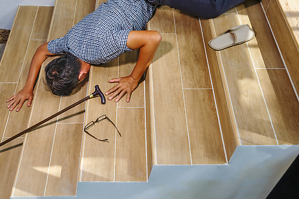 포토 JPG 해외이미지 신체 태국 한국 건강 한명 동양인 약 계단 일본 중국 고통 미끄러짐 위험 인도인 사건 조심 발목 싱가폴 돌봄 해외포토 외국인 1 감정 아시아 컨셉 의학 모션 발 사람 인종 파일형식 이미지허브