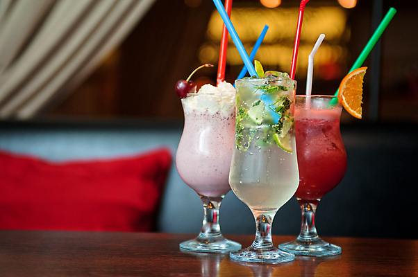 포토 JPG 해외이미지 빨대 사람없음 다양 냉음료 모히토 스무디 휘핑크림 해외포토 음료 다수 칵테일 크림 휘핑 파일형식 이미지허브