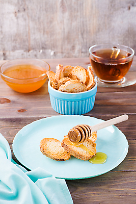 포토 JPG 해외이미지 전통 접시 음식 빵 조각 다이어트 탁자 샌드위치 건강 요리 사람없음 목재 세로 갈색 식사 빵집 껍질 흰색 시골 신선 뜨거움 황금 맛 그릴 아침식사 바게트 작음 낟알 자르기 밀 굽기 만취 먹기 유기농 슬라이스 토스트 꿀 덩어리 맛있는 해외포토 나무 식기 웰빙 컬러 가구 컨셉 재료 모션 주방용품 곡류 상점 크기 구이 술취함 파일형식 이미지허브