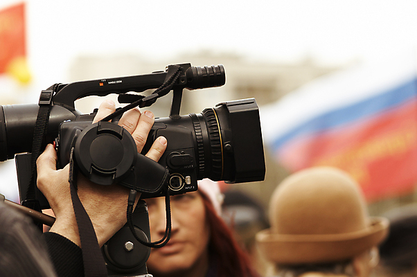 포토 JPG 해외이미지 직업 손 통신 산 거리 사람 이벤트 사람없음 야외 디지털 텔레비전 뉴스 발사 영화관 필름 영화 리포터 삼각대 동영상 캠코더 해외포토 문화예술 신체부위 전자제품 카메라 극장 파일형식 이미지허브