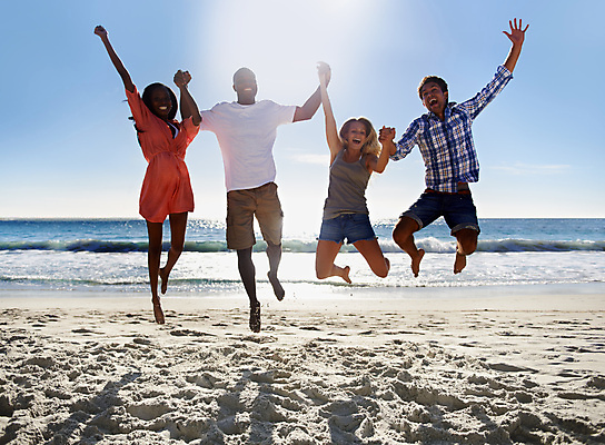 포토 JPG 해외이미지 주간 전신 여자 남자 함께함 웃음 여러명 성인 해변 야외 앞모습 친구 여름휴가 바캉스 손잡기 점프 우정 기쁨 즐거움 성인만 해외포토 자연요소 감정 바다 뷰포인트 다수 컨셉 관계 모션 휴가 표정 사람 파일형식 여름_계절 이미지허브