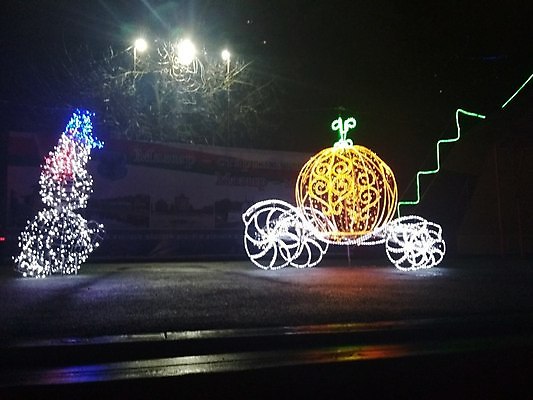 포토 JPG 해외이미지 나무 유럽 길 크리스마스 건축양식 휴가 조명 새로움 새해 거리 독일 이벤트 사람없음 야외 장식 빨간색 빛 어둠 추위 굴 램프 도시 역사 시장 야간 저녁 연도 아래 정사각형 러시아 장면 베를린 거인 빛망울 광 모스크바 방법 해외포토 자연요소 도형 식물 기념일 건축 나라 컬러 컨셉 어패류 방향 위치 파일형식 이미지허브