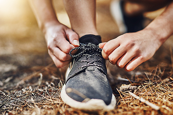 포토 JPG 해외이미지 주간 손 공원 여자 발 자연 건강 한명 20대 성인 야외 아웃포커스 신체부위 운동 잡기 숲 연습 신발끈묶기 성인여자한명만 해외포토 자연요소 1 공공시설 모션 촬영기법 사람 청년 묶기 생태계 신발끈 여자한명만 성인여자만 파일형식 이미지허브