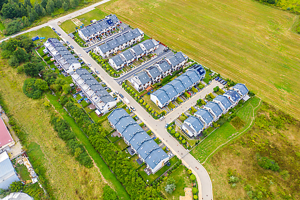 포토 JPG 해외이미지 나무 백그라운드 오렌지 건축양식 자연 거리 주택 안테나 사람없음 야외 건물 초록색 파란색 하이앵글 마을 일몰 시골 도시 재산 정상 장면 커뮤니티 타운 이웃 교외 드론 마드리드 진짜 해외포토 식물 건축물 건축 뷰포인트 컬러 과일 통신 금융 노을 생태계 파일형식 이미지허브