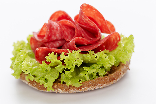 포토 JPG 해외이미지 음식 빵 백그라운드 샌드위치 육류 돼지고기 사람없음 이탈리아 소고기 흰색 신선 오픈 소시지 아침식사 정상 자르기 슬라이스 버터 훈제 고립 살라미 식품점 해외포토 유럽 컬러 식재료 모션 상점 식사 가공식품 파일형식 이미지허브