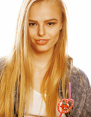 포토 JPG 해외이미지 백인 모델 직업 1 손 응시 여자 행복 감정 얼굴 백그라운드 비즈니스 성공 한명 미소 사람 성인 10대 금발 사무실 유행 엄지손가락 흰색 비즈니스우먼 자신감 긍정 고립 부정적 진짜 스타일 힙스터 해외포토 서양인 헤어스타일 시선 패션 컬러 컨셉 손가락 청소년 표정 신체부위 직장인 파일형식 이미지허브