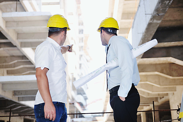 포토 JPG 해외이미지 남자 건축 건설업 들기 상반신 성인 두명 옆모습 건설현장 설계도 가리킴 비즈니스맨 엔지니어 안전모 건축가 주머니손 성인남자만 해외포토 직업 산업 뷰포인트 비즈니스 모션 사람 손짓 직장인 기술자 헬멧 안전장비 남자만 성인만 파일형식 이미지허브