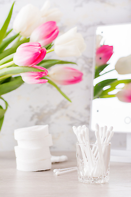 포토 JPG 해외이미지 식물 디자인 꽃 결혼 잎 탁자 아침 실내 사람없음 내부 장식 뷰티 반사 꽃병 청결 봄 침실 거울 낭만 욕실 튤립 벚꽃 흰색 신선 면 우아함 고독 피부 순수 내추럴 패드 돌봄 위생관리 정물화 카피스페이스 안락 해외포토 주간 계절 감정 컬러 가구 컨셉 모션 관리 이벤트 신체부위 공백 위생 그림 파일형식 이미지허브